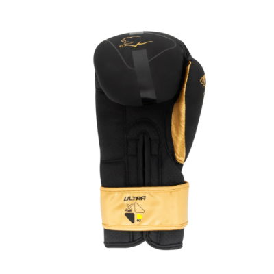 Боксерские перчатки PowerPlay 3024 Ultra Mat Черно-Золотые 8 унций
